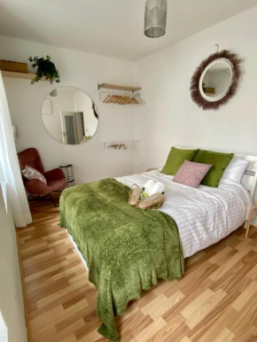 Stay in AUX, feel at home ! 2 room apartment central incl all you need for 4 person, 24H check in, PKW parking only